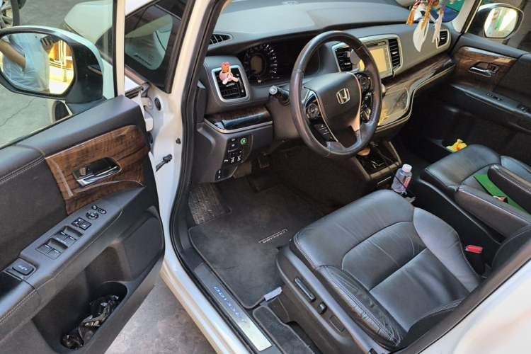 Used Honda Odyssey 2015 2.4L Supreme Edition Driver Seat