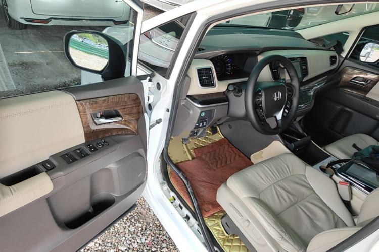 Used Honda Odyssey 2015 Revised 2.4L Luxury Edition Driver Seat