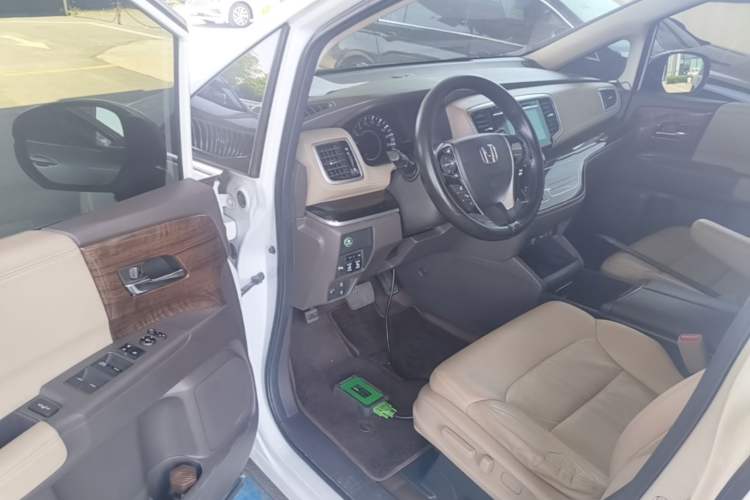Used Honda Odyssey 2015 Revised 2.4L Luxury Edition Driver Seat