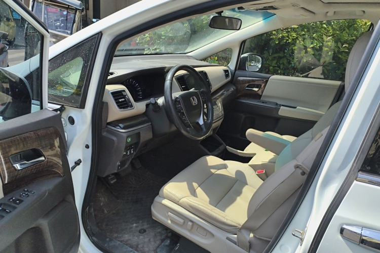 Used Honda Odyssey 2015 Updated Version 2.4L Smart Edition Driver Seat