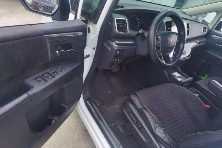 Used Honda Odyssey 2015 Updated 2.4L Smart Cool Version Driver Seat