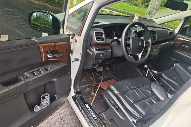 Used Honda Odyssey 2015 2.4L Supreme Edition Driver Seat