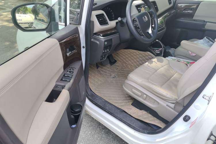 Used Honda Odyssey 2015 Revised 2.4L Luxury Edition Driver Seat