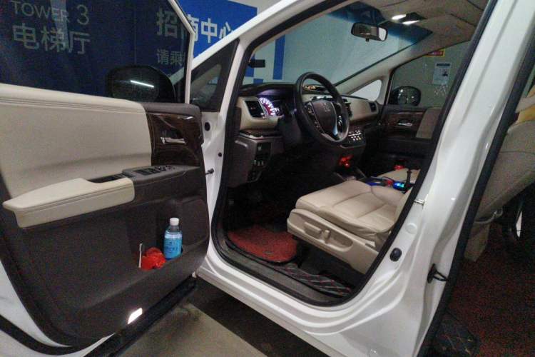 Used Honda Odyssey 2015 Revised 2.4L Luxury Edition Driver Seat