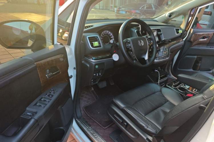 Used Honda Odyssey 2015 Updated Version 2.4L Smart Edition Driver Seat