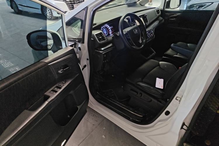 Used Honda Odyssey 2015 Updated 2.4L Smart Cool Version Driver Seat