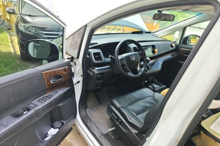 Used Honda Odyssey 2015 Updated Version 2.4L Smart Edition Driver Seat