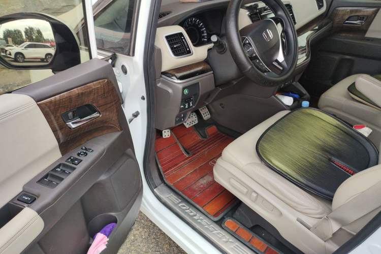 Used Honda Odyssey 2015 Revised 2.4L Luxury Edition Driver Seat