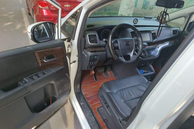 Used Honda Odyssey 2015 Revised Version 2.4L Supreme Edition Driver Seat