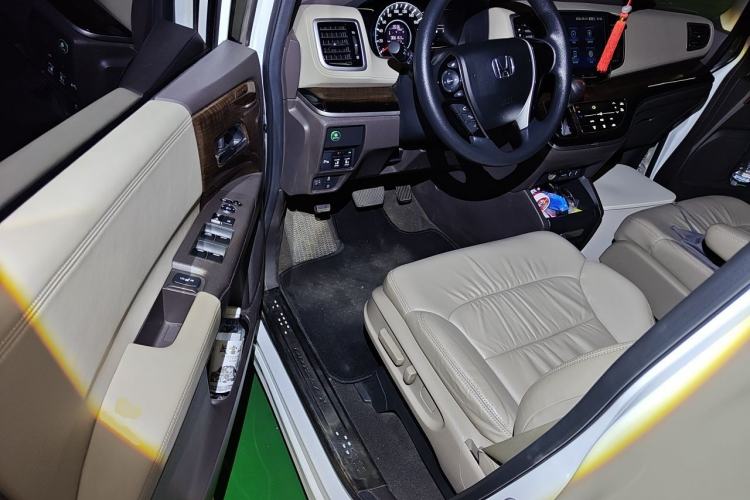 Used Honda Odyssey 2015 Revised 2.4L Luxury Edition Driver Seat
