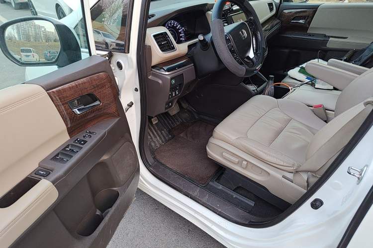 Used Honda Odyssey 2015 2.4L Luxury Edition Driver Seat