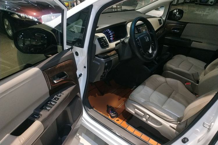 Used Honda Odyssey 2015 Revised 2.4L Luxury Edition Driver Seat