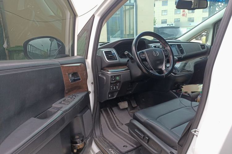 Used Honda Odyssey 2015 Revised Version 2.4L Supreme Edition Driver Seat