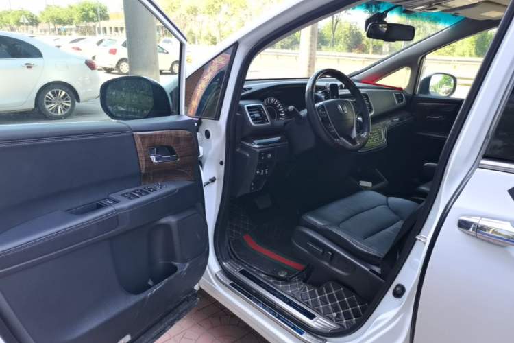 Used Honda Odyssey 2015 Revised Version 2.4L Supreme Edition Driver Seat
