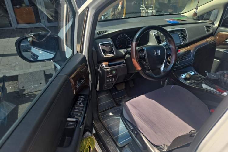 Used Honda Odyssey 2015 Revised Version 2.4L Supreme Edition Driver Seat