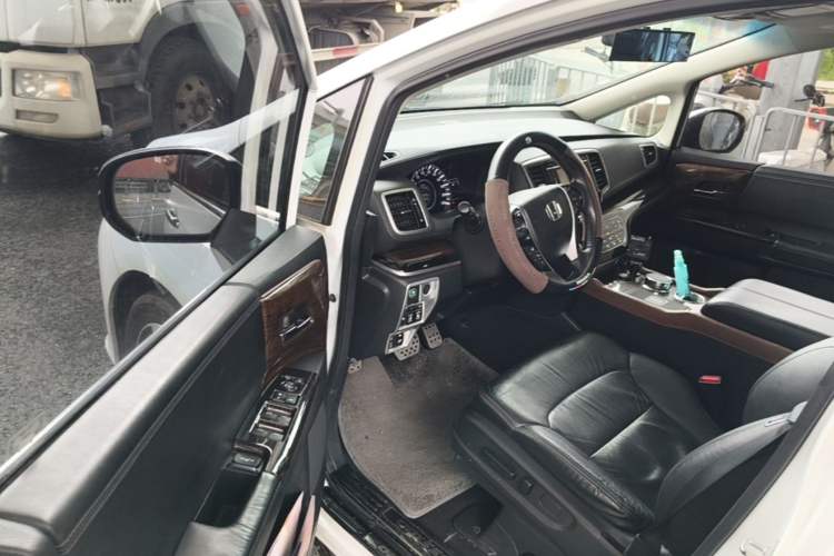 Used Honda Odyssey 2015 Revised 2.4L Luxury Edition Driver Seat
