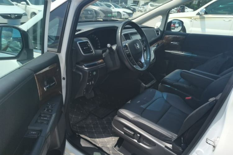 Used Honda Odyssey 2015 Revised Version 2.4L Supreme Edition Driver Seat