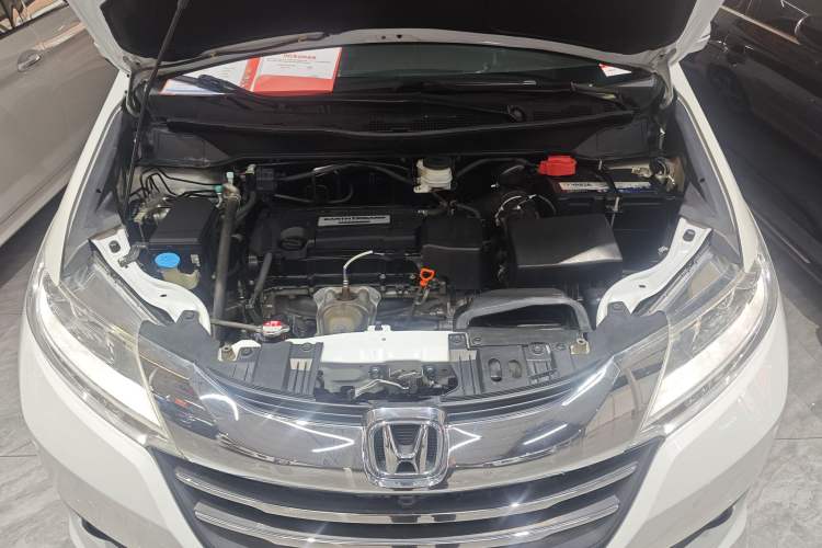 Used Honda Odyssey 2015 Revised Version 2.4L Supreme Edition Engine Bay