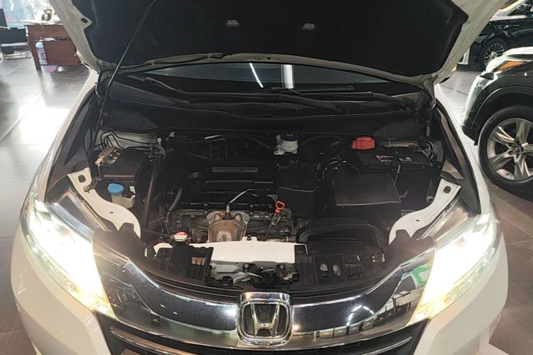 Used Honda Odyssey 2015 2.4L Smart Edition Engine Bay
