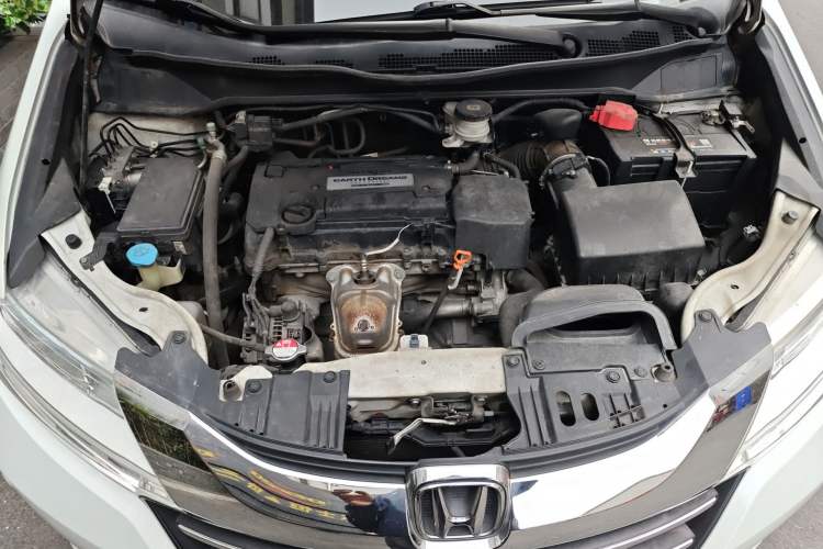 Used Honda Odyssey 2015 2.4L Supreme Edition Engine Bay
