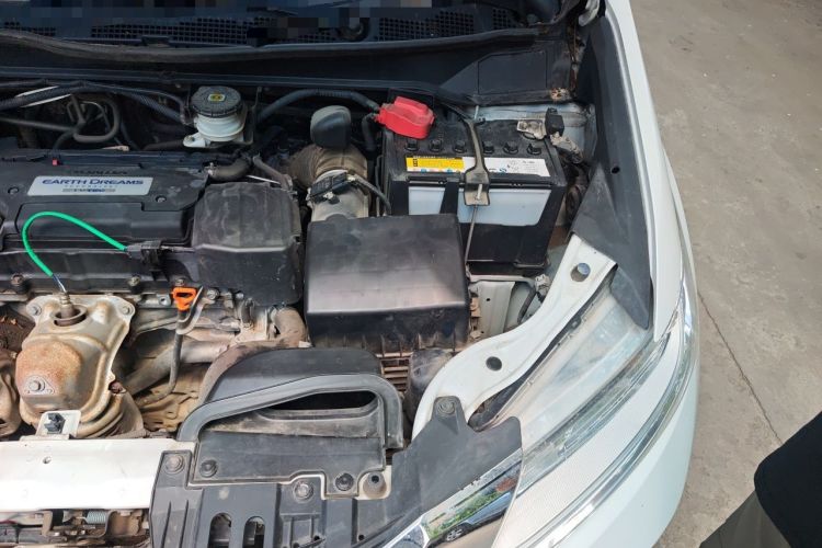 Used Honda Odyssey 2015 2.4L Smart Edition Engine Bay Left