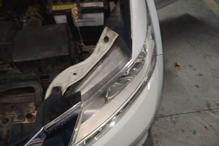 Used Honda Odyssey 2015 2.4L Smart Edition Engine Bay Left
