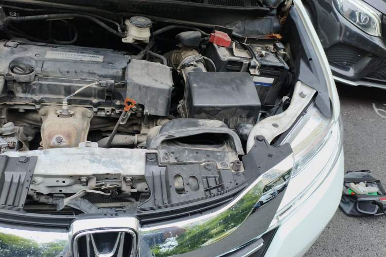 Used Honda Odyssey 2015 Updated Version 2.4L Smart Edition Engine Bay Left