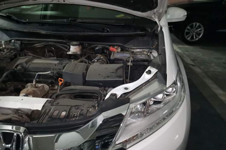 Used Honda Odyssey 2015 2.4L Smart Edition Engine Bay Left