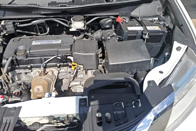 Used Honda Odyssey 2015 Updated Version 2.4L Smart Edition Engine Bay Left