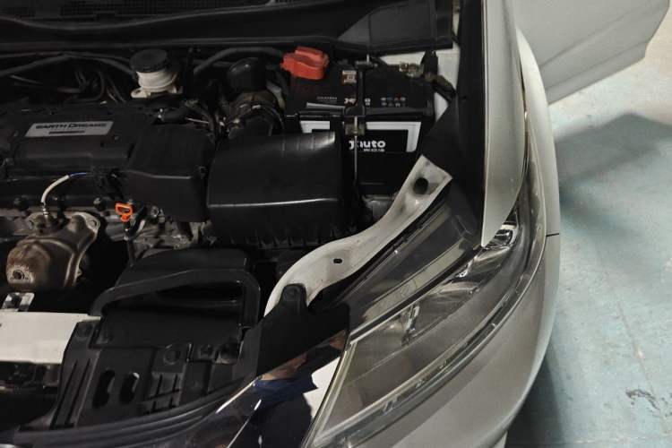 Used Honda Odyssey 2015 Updated Version 2.4L Smart Edition Engine Bay Left