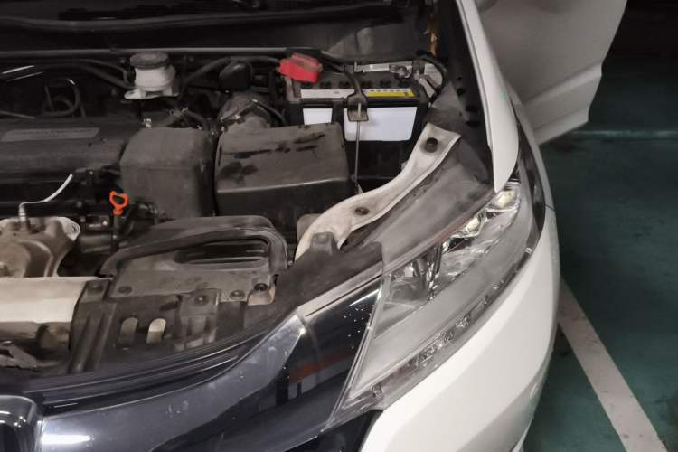 Used Honda Odyssey 2015 2.4L Smart Edition Engine Bay Left