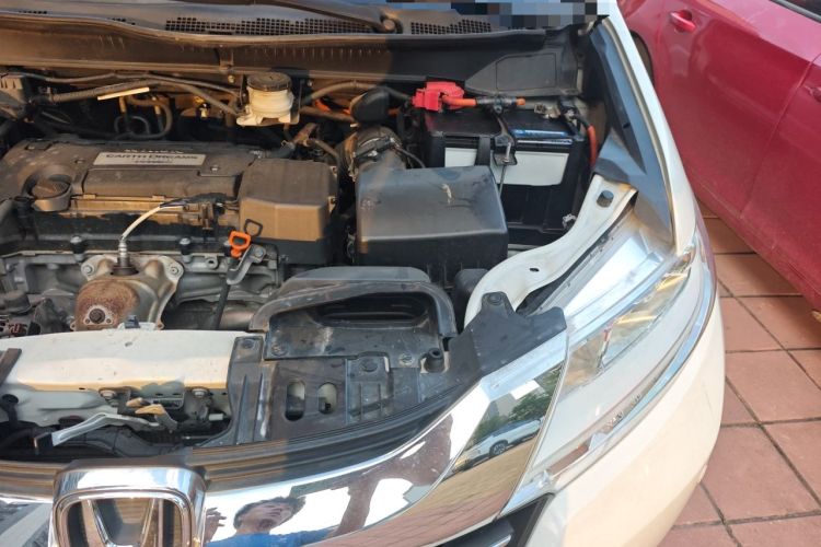 Used Honda Odyssey 2015 Updated Version 2.4L Smart Edition Engine Bay Left