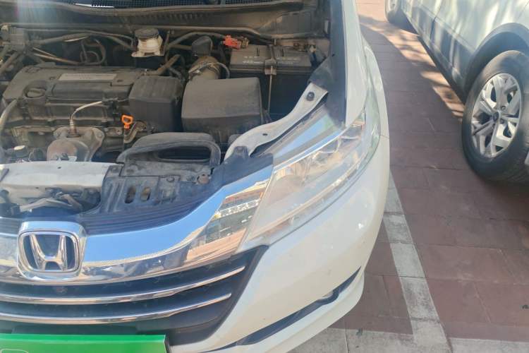 Used Honda Odyssey 2015 Revised Version 2.4L Supreme Edition Engine Bay Left
