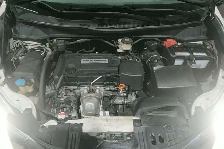 Used Honda Odyssey 2015 2.4L Supreme Edition Engine Bay