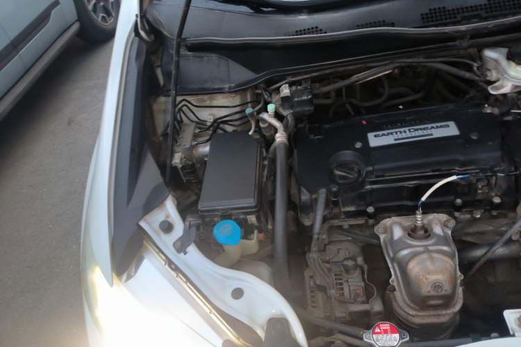 Used Honda Odyssey 2015 Updated Version 2.4L Smart Edition Engine Bay Right