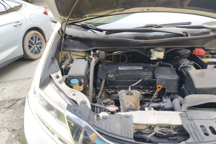 Used Honda Odyssey 2015 Revised 2.4L Luxury Edition Engine Bay Right