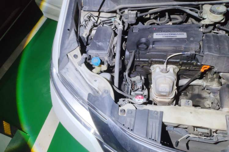 Used Honda Odyssey 2015 Updated Version 2.4L Smart Edition Engine Bay Right
