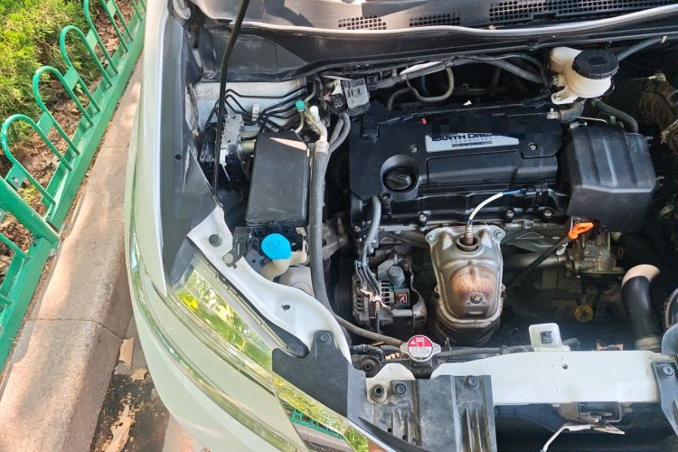 Used Honda Odyssey 2015 2.4L Prestige Edition Engine Bay Right