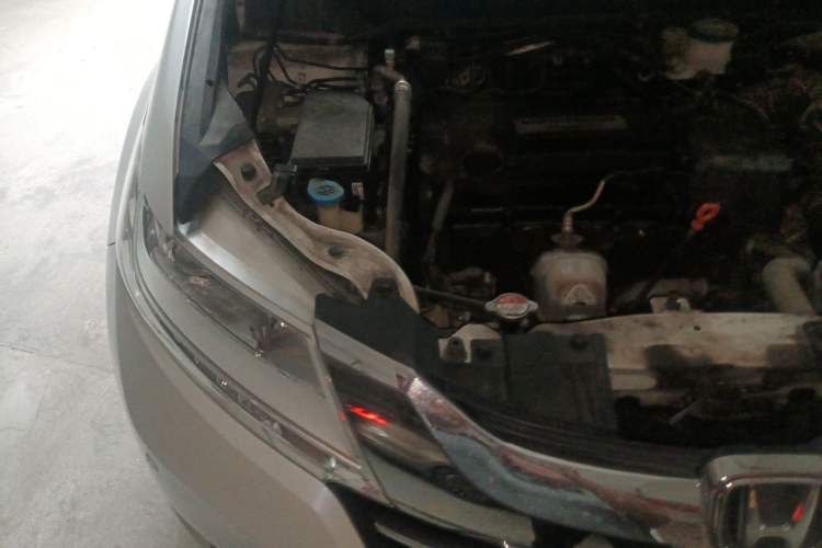 Used Honda Odyssey 2015 Revised 2.4L Luxury Edition Engine Bay Right