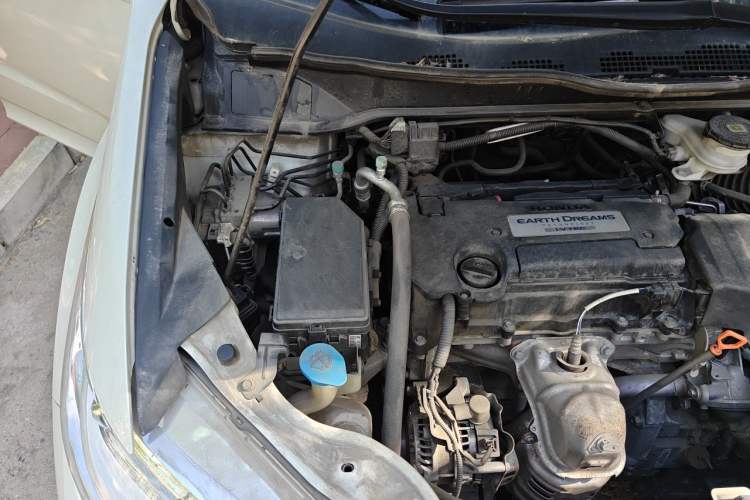 Used Honda Odyssey 2015 Updated Version 2.4L Smart Edition Engine Bay Right