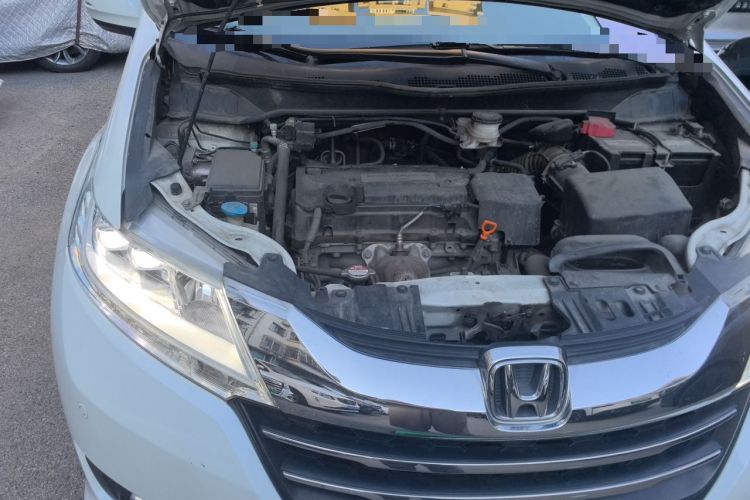 Used Honda Odyssey 2015 Updated Version 2.4L Smart Edition Engine Bay Right