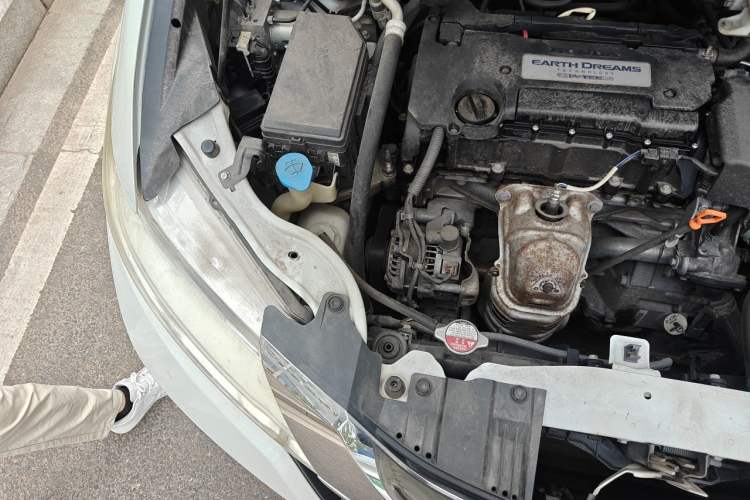 Used Honda Odyssey 2015 Revised 2.4L Luxury Edition Engine Bay Right