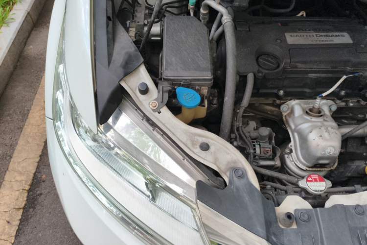 Used Honda Odyssey 2015 2.4L Comfort Edition Engine Bay Right