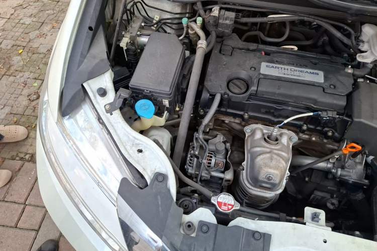 Used Honda Odyssey 2015 Revised 2.4L Luxury Edition Engine Bay Right