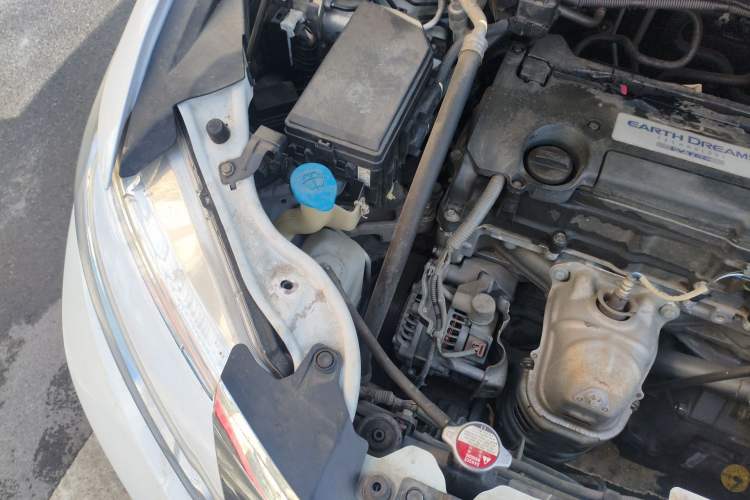 Used Honda Odyssey 2015 Revised 2.4L Luxury Edition Engine Bay Right