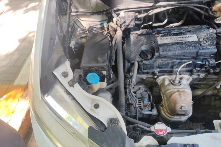Used Honda Odyssey 2015 Updated Version 2.4L Smart Edition Engine Bay Right