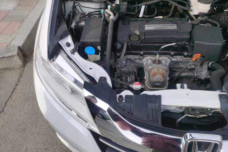 Used Honda Odyssey 2015 Revised Version 2.4L Supreme Edition Engine Bay Right