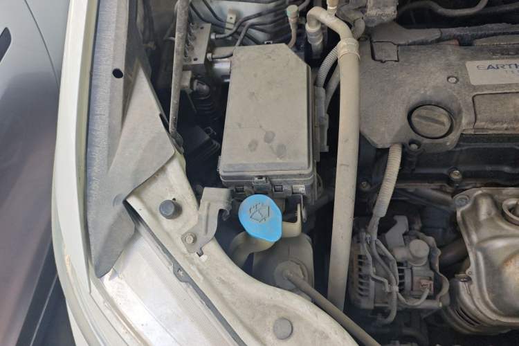 Used Honda Odyssey 2015 Updated Version 2.4L Smart Edition Engine Bay Right