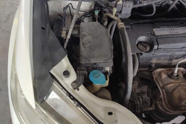 Used Honda Odyssey 2015 2.4L Smart Edition Engine Bay Right