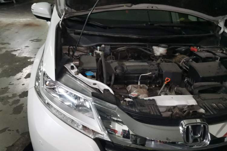 Used Honda Odyssey 2015 2.4L Smart Edition Engine Bay Right